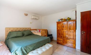 CASA EN VENTA CAPITAN BERMUDEZ 3 DORMITORIOS