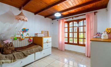 CASA EN VENTA CAPITAN BERMUDEZ 3 DORMITORIOS