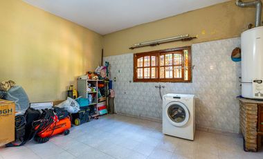 CASA EN VENTA CAPITAN BERMUDEZ 3 DORMITORIOS