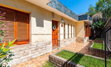 CASA EN VENTA CAPITAN BERMUDEZ 3 DORMITORIOS