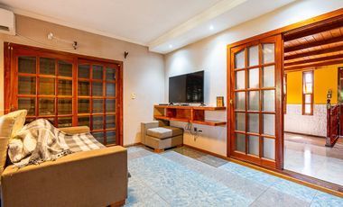 CASA EN VENTA CAPITAN BERMUDEZ 3 DORMITORIOS