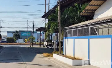 Warehouse for rent in Khlong Maduea, Samut Sakhon