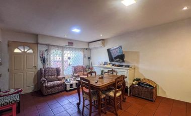 VENTA CASA 3 AMBIENTES CON PATIO BARRIO LIBERTAD