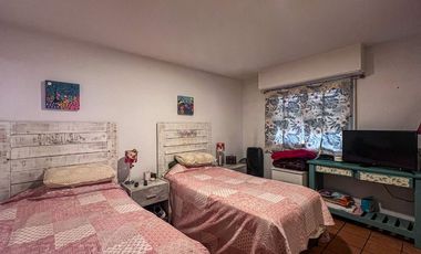 VENTA CASA 3 AMBIENTES CON PATIO BARRIO LIBERTAD