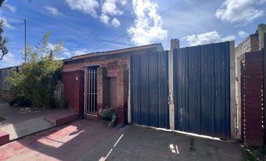 VENTA CASA 3 AMBIENTES CON PATIO BARRIO LIBERTAD