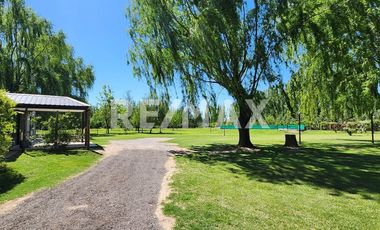 CASA QUINTA CON FRENTE DE RUTA 151 km 9,3