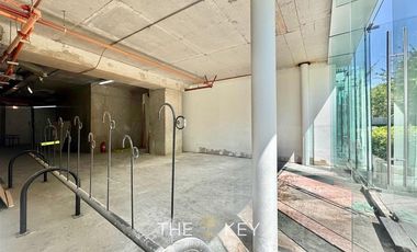 Local Comercial en Arriendo en Av Apoquindo - El Bosque