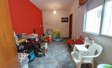 VENTA CASA 4 AMB CON PATIO Y JARDIN - QUILMES ESTE
