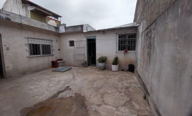VENTA CASA 4 AMB CON PATIO Y JARDIN - QUILMES ESTE