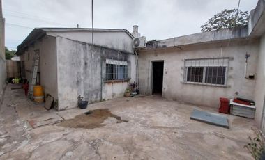 VENTA CASA 4 AMB CON PATIO Y JARDIN - QUILMES ESTE
