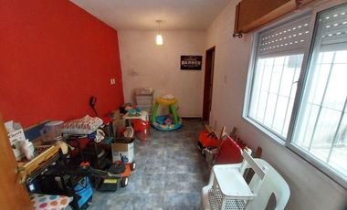 VENTA CASA 4 AMB CON PATIO Y JARDIN - QUILMES ESTE