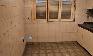 VENTA CASA CON LOCAL-3 AMB-GARAGE-LANUS