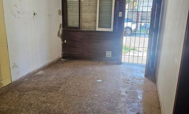 VENTA CASA CON LOCAL-3 AMB-GARAGE-LANUS