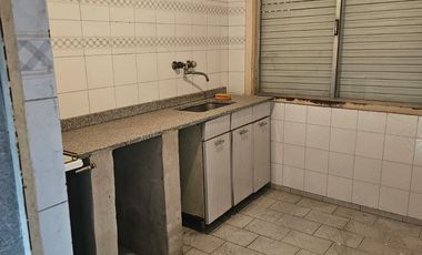 VENTA CASA CON LOCAL-3 AMB-GARAGE-LANUS