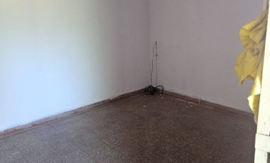 VENTA CASA CON LOCAL-3 AMB-GARAGE-LANUS