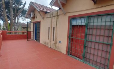 VENTA CASA 3 AMB EN TRES LOTES ACANTILADOS