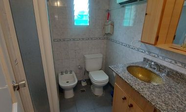 VENTA CASA 3 AMB EN TRES LOTES ACANTILADOS