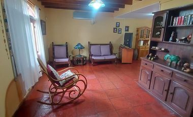 VENTA CASA 3 AMB EN TRES LOTES ACANTILADOS