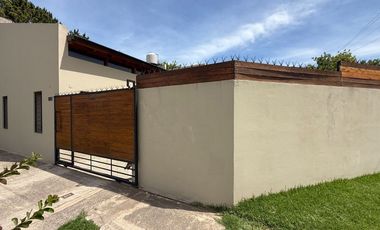 VENTA CASA 3 AMBIENTES MODERNA MIRAMAR