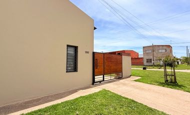 VENTA CASA 3 AMBIENTES MODERNA MIRAMAR