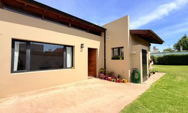 VENTA CASA 3 AMBIENTES MODERNA MIRAMAR