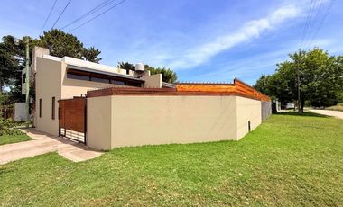 VENTA CASA 3 AMBIENTES MODERNA MIRAMAR