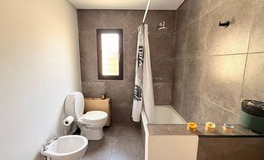 VENTA CASA 3 AMBIENTES MODERNA MIRAMAR