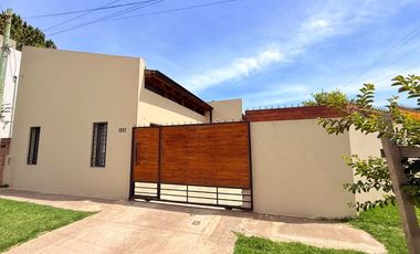 VENTA CASA 3 AMBIENTES MODERNA MIRAMAR