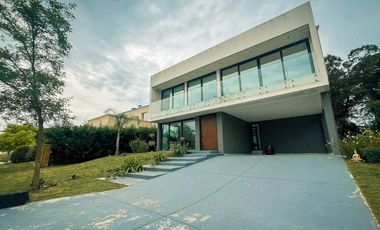 Venta Casa 4 Ambientes Barrancas de San Benito