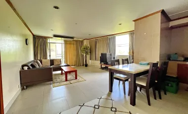Hot deal for this huge apartment in the heart of the city
