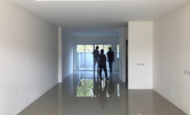 3 Bedroom Townhouse for sale at Lopburi Ville