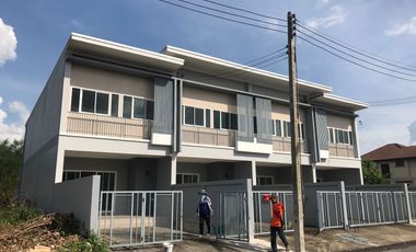 3 Bedroom Townhouse for sale at Lopburi Ville