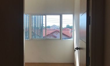 3 Bedroom Townhouse for sale at Lopburi Ville