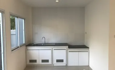 3 Bedroom Townhouse for sale at Lopburi Ville