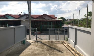 3 Bedroom Townhouse for sale at Lopburi Ville