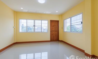 2 Bedroom Townhouse for sale in Nai Wiang, Phrae