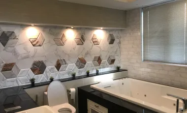 Grab a Steal: 6 BR, 7 Bath Mansion for Just ฿45 Mil!