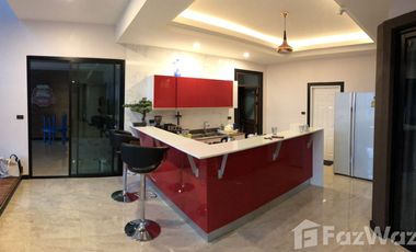 Grab a Steal: 6 BR, 7 Bath Mansion for Just ฿45 Mil!