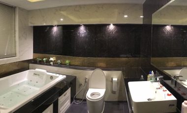 Grab a Steal: 6 BR, 7 Bath Mansion for Just ฿45 Mil!
