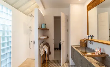 5 Bedroom Villa for sale in Kerobokan, Bali