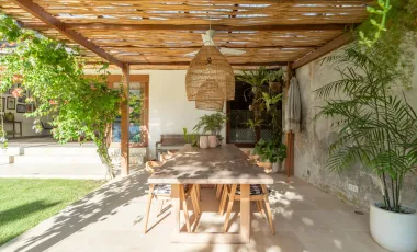 5 Bedroom Villa for sale in Kerobokan, Bali