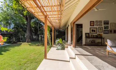 5 Bedroom Villa for sale in Kerobokan, Bali