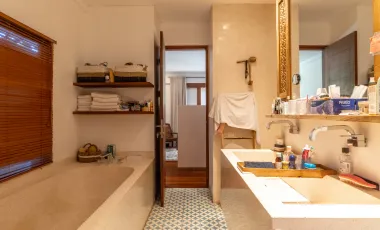 5 Bedroom Villa for sale in Kerobokan, Bali