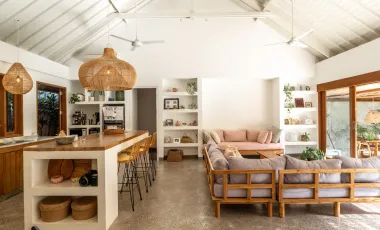 5 Bedroom Villa for sale in Kerobokan, Bali