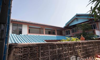 9 Bedroom House for sale in Bang Khwan, Chachoengsao