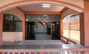 9 Bedroom House for sale in Bang Khwan, Chachoengsao