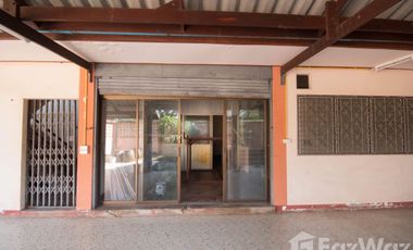 9 Bedroom House for sale in Bang Khwan, Chachoengsao