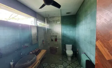 5 Bedroom Villa for sale in Canggu, Bali