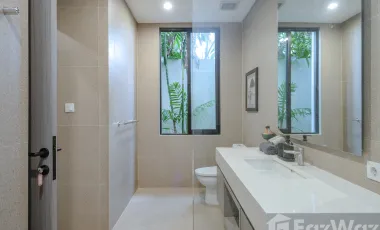 5 Bedroom Villa for sale in Canggu, Bali
