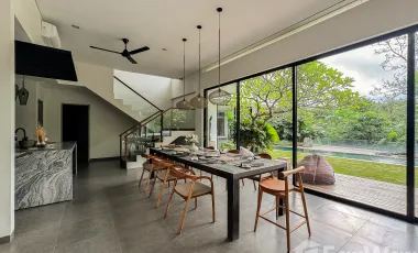 5 Bedroom Villa for sale in Canggu, Bali